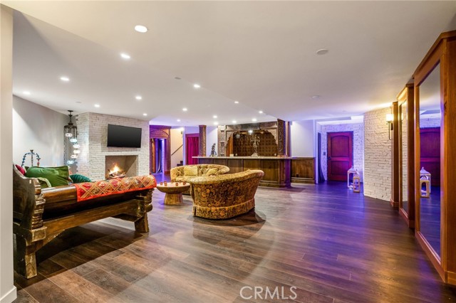 215 S Poinsettia Avenue, Manhattan Beach CA: https://media.crmls.org/medias/3eba08eb-3cd9-42dc-b41a-12a568ecbc55.jpg