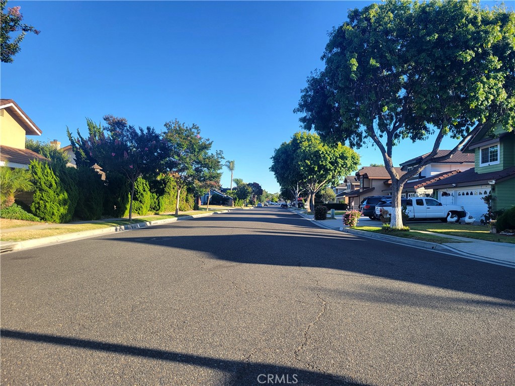 https://media.crmls.org/medias/3ebad1b8-9e23-4b34-b1f2-1f90c2f08518.jpg?preset=X-Large