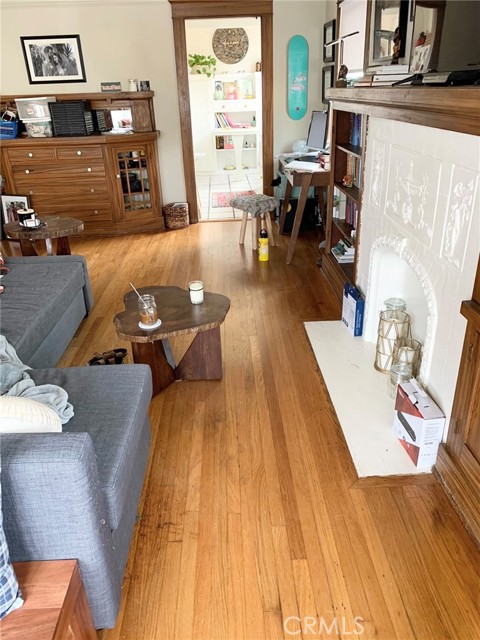 1116 E Appleton Street, Long Beach CA: https://media.crmls.org/medias/3ebbeb6b-6b87-459b-8d20-ee847078eb69.jpg