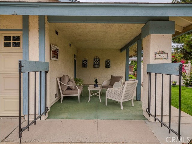 997 Stanford Drive photo 2