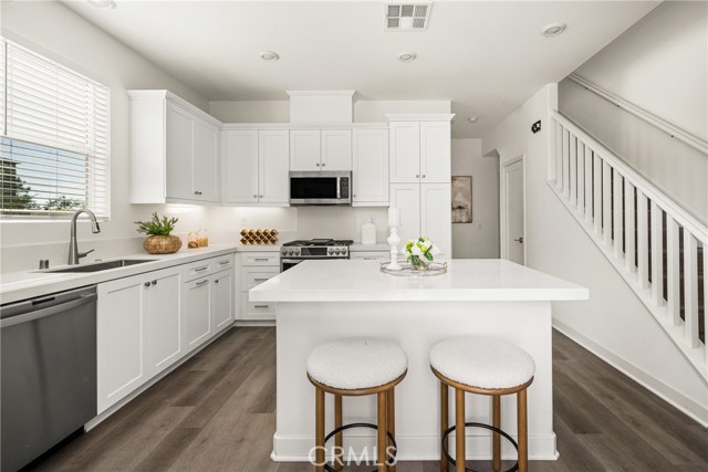 Detail Gallery Image 13 of 36 For 233 Denali, Lake Forest,  CA 92630 - 4 Beds | 3 Baths