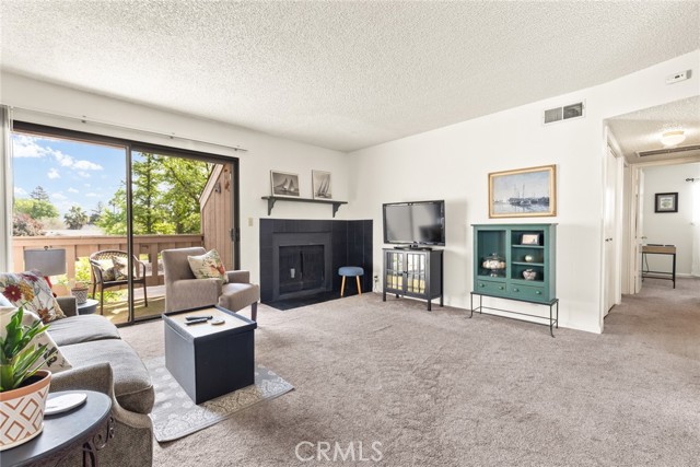 Detail Gallery Image 3 of 19 For 2220 Notre Dame #5,  Chico,  CA 95928 - 2 Beds | 1 Baths