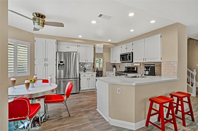 Detail Gallery Image 12 of 41 For 39309 via Monserate, Murrieta,  CA 92563 - 3 Beds | 2/1 Baths
