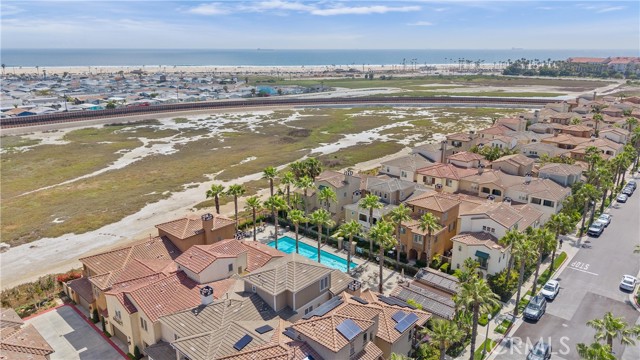 8356 Noelle Drive, Huntington Beach CA: https://media.crmls.org/medias/3ebd2b46-593a-4ced-90d1-d82b69f25eb8.jpg