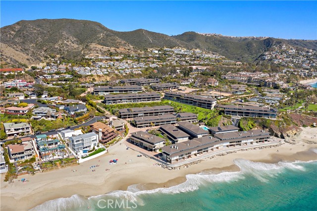 89 Blue Lagoon Villa, Laguna Beach CA: https://media.crmls.org/medias/3ebda5f7-8f01-44ad-81bd-eed09374fd85.jpg