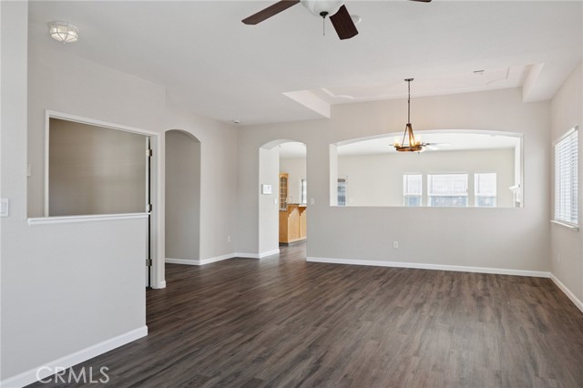 525 Mallard Avenue, Lemoore CA: https://media.crmls.org/medias/3ec0d4cf-770f-48e2-a2f0-bd83a996b25f.jpg