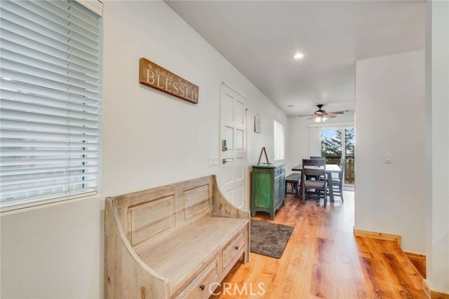 513 W Victoria Court, Lake Arrowhead CA: https://media.crmls.org/medias/3ec1c838-f55a-4aba-a942-c56ecdb35bc6.jpg