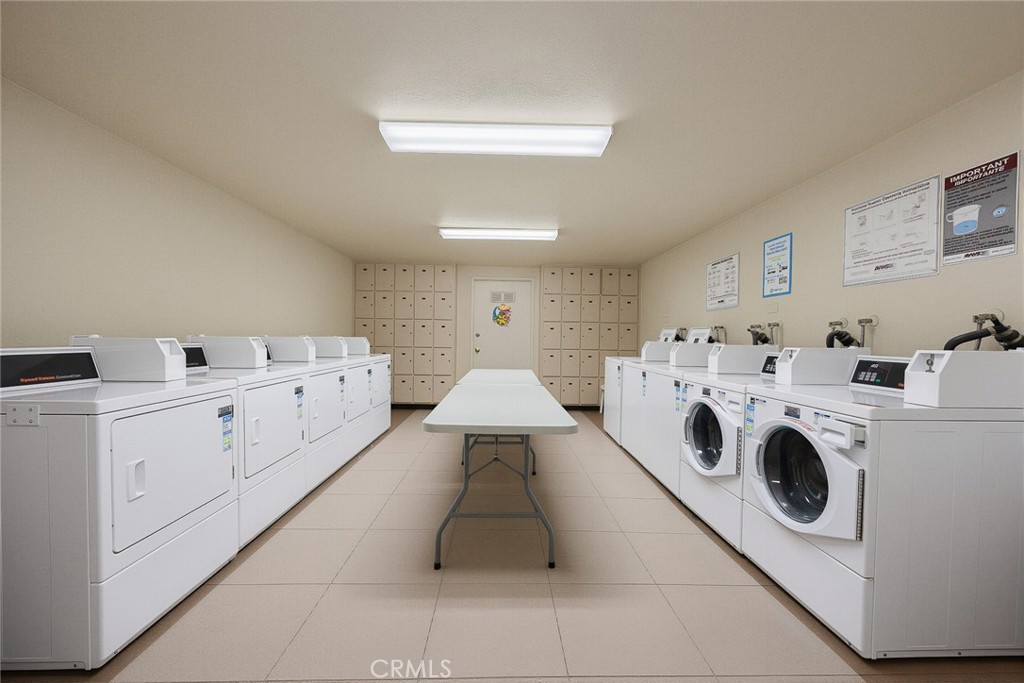 https://media.crmls.org/medias/3ec1f993-7aa1-443d-aaa4-3969c0f0e183.jpg?preset=X-Large