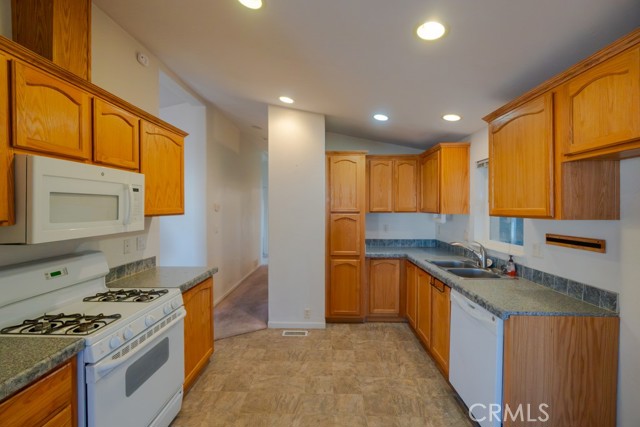 Detail Gallery Image 11 of 46 For 20683 Waalew #183,  Apple Valley,  CA 92307 - 3 Beds | 2 Baths