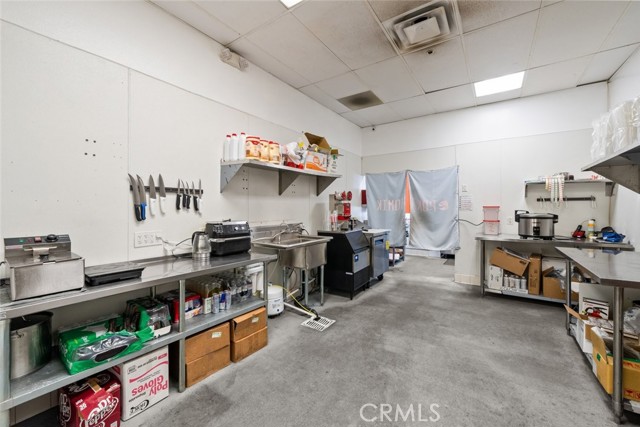 39438 Trade Center Drive, Palmdale CA: https://media.crmls.org/medias/3ec2527a-b3c3-49b7-9f1d-4ca8754ea910.jpg