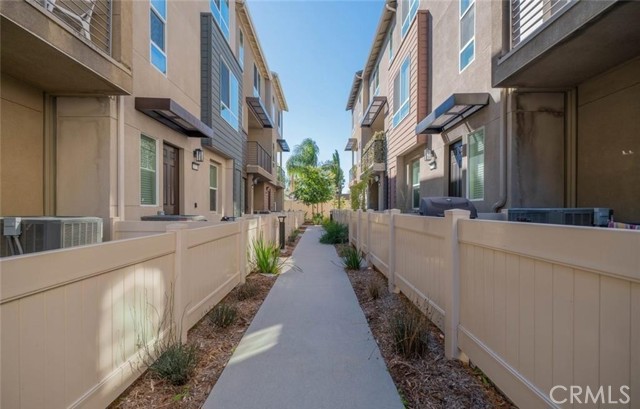 Detail Gallery Image 25 of 29 For 20625 Desert Ash, Winnetka,  CA 91306 - 4 Beds | 4 Baths