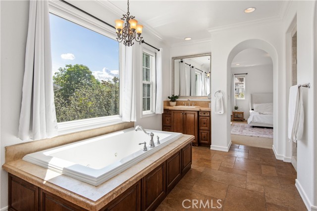 Detail Gallery Image 28 of 40 For 8005 Bell Crest Dr, Los Angeles,  CA 90045 - 6 Beds | 4 Baths