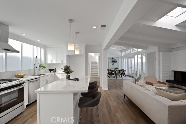 317 8th Street, Manhattan Beach, California 90266, 3 Bedrooms Bedrooms, ,3 BathroomsBathrooms,Residential,Sold,8th,SB22148792