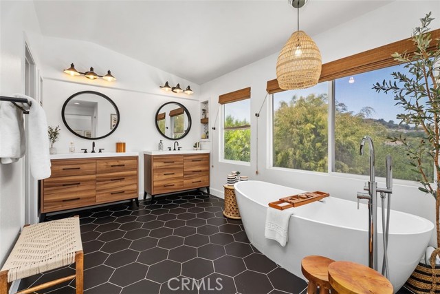 Detail Gallery Image 4 of 42 For 23 Constellation, Coto de Caza,  CA 92679 - 4 Beds | 3 Baths