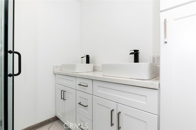 Detail Gallery Image 16 of 26 For 1754 N Berendo St #D,  Los Angeles,  CA 90027 - 3 Beds | 2/1 Baths
