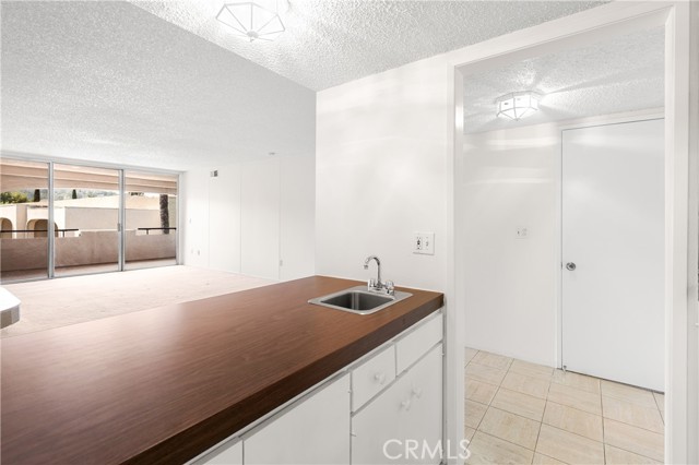5330 Lindley Avenue, Encino CA: https://media.crmls.org/medias/3ec64572-bafa-43bd-830a-3dc0a63ebfd6.jpg