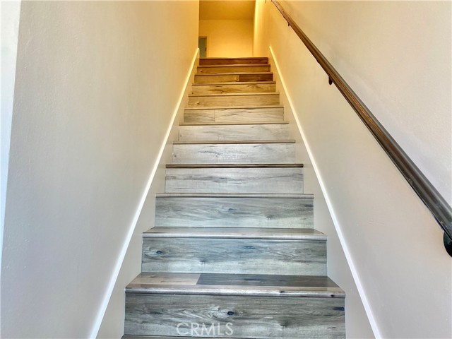 Detail Gallery Image 23 of 39 For 7327 Kester Ave #6,  Van Nuys,  CA 91405 - 4 Beds | 3/1 Baths