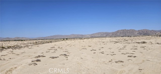 Detail Gallery Image 2 of 5 For 800 Lincoln Ave, Lucerne Valley,  CA 92356 - – Beds | – Baths