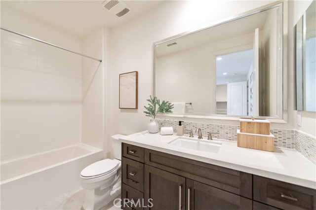 124 Cruiser, Irvine CA: https://media.crmls.org/medias/3ec85437-2c3b-4004-838a-84c11444a8c5.jpg