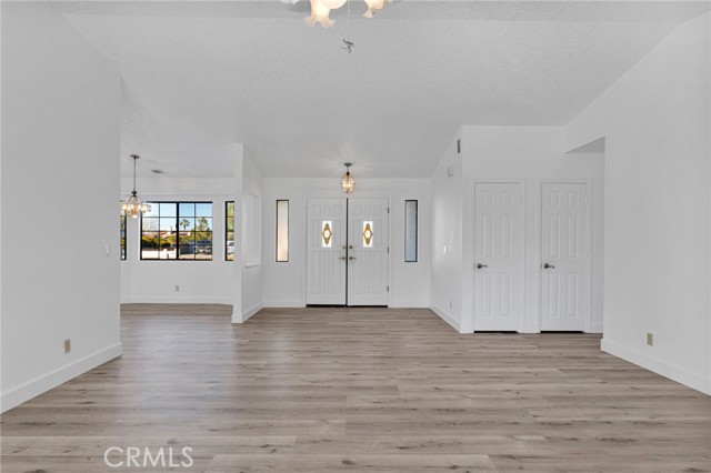 Detail Gallery Image 5 of 58 For 13027 Quapaw, Apple Valley,  CA 92308 - 4 Beds | 3/1 Baths