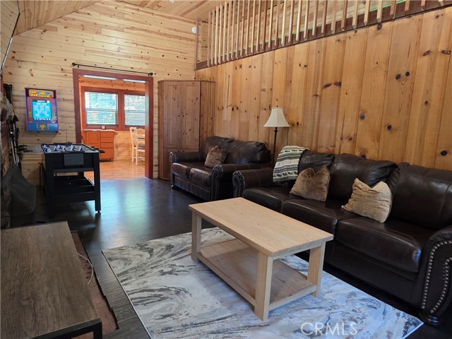 Detail Gallery Image 3 of 12 For 344 Edgemoor, Big Bear Lake,  CA 92315 - 2 Beds | 1 Baths