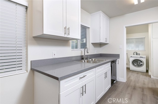 Detail Gallery Image 10 of 19 For 8006 Louise Ave, Northridge,  CA 91325 - 3 Beds | 2 Baths