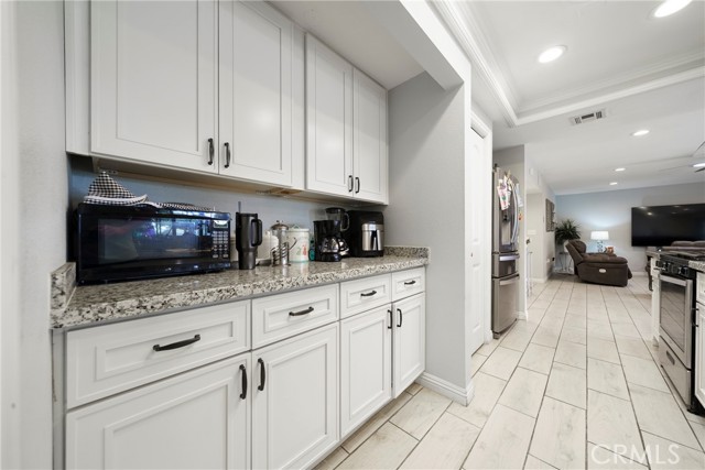 Detail Gallery Image 14 of 48 For 14215 Canterbury Dr, Victorville,  CA 92395 - 3 Beds | 2 Baths