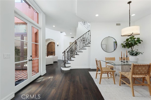 Detail Gallery Image 12 of 64 For 2516 Walnut Ave, Manhattan Beach,  CA 90266 - 5 Beds | 5/1 Baths