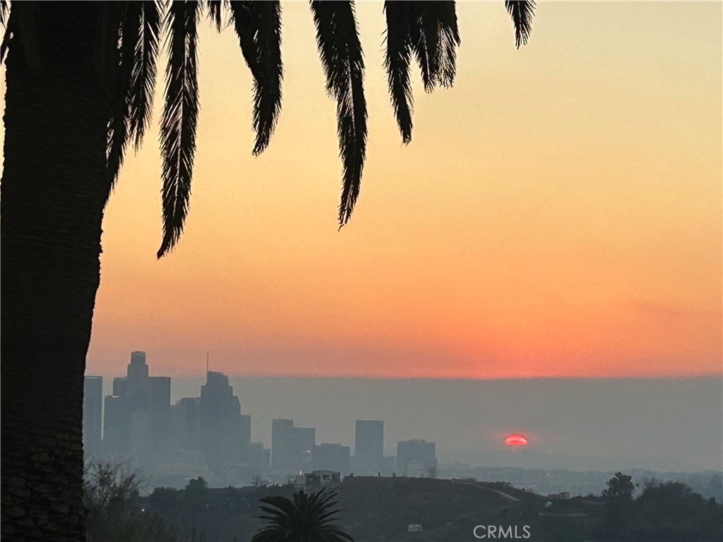 https://media.crmls.org/medias/3ecbaab1-c368-4aff-ac2f-febc11f9fc05.jpg?preset=X-Large