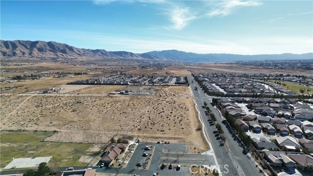 Detail Gallery Image 7 of 67 For 19689 Chicory Ct, Apple Valley,  CA 92308 - 4 Beds | 3 Baths