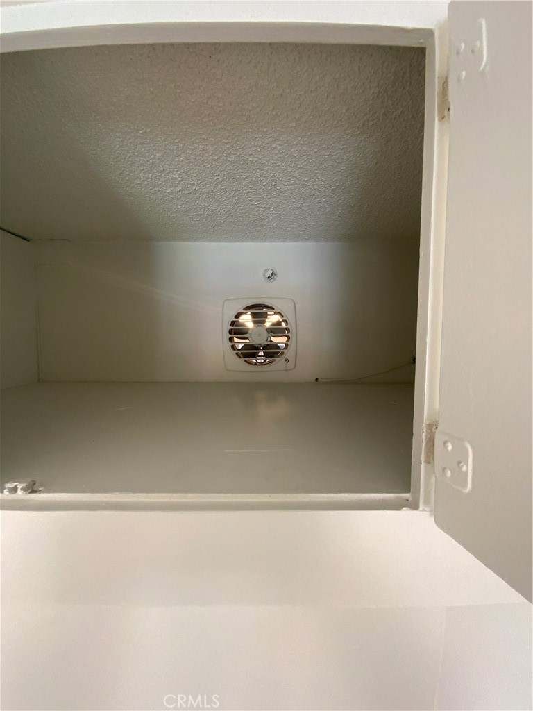https://media.crmls.org/medias/3ecc491a-707c-482a-b4ee-7136860f8934.jpg?preset=X-Large