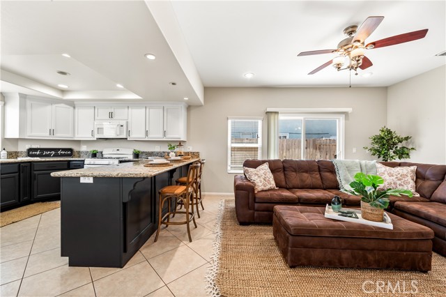 18202 Foss Lane, Huntington Beach CA: https://media.crmls.org/medias/3eccb1ff-6b3f-4bdc-b40a-872792818e14.jpg