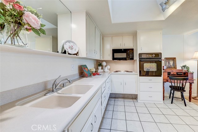 Detail Gallery Image 17 of 46 For 13720 Saint Andrews Dr 45k,  Seal Beach,  CA 90740 - 1 Beds | 1 Baths