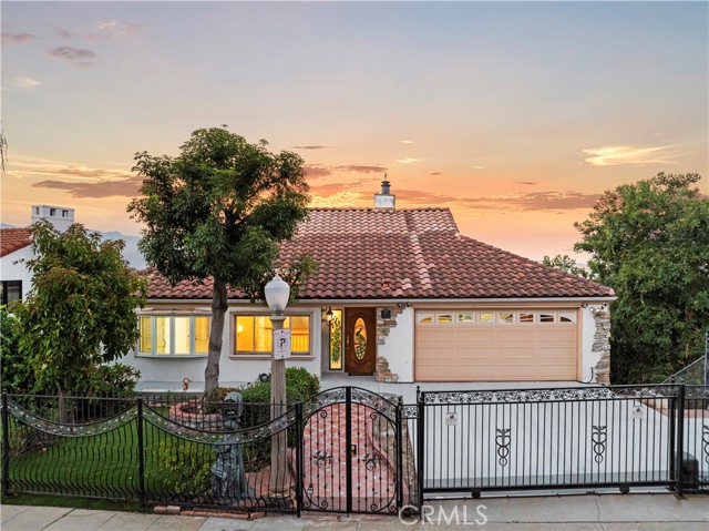 3916 Carnavon Way, Los Angeles CA: https://media.crmls.org/medias/3ecd90ed-e213-4e76-8257-421b6dbff5d1.jpg