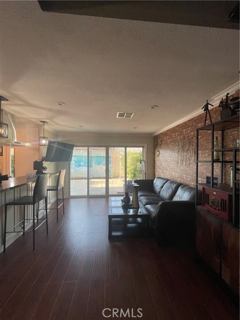 9852 Coral Cove Circle, Huntington Beach CA: https://media.crmls.org/medias/3ecddad5-8192-4c9c-be5f-05fbf1e3ea74.jpg