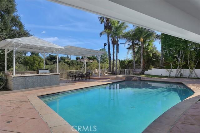 5794 Fairhaven Avenue, Woodland Hills CA: https://media.crmls.org/medias/3ece7d6d-8430-4bfb-bcb3-6efb7fda9a5f.jpg