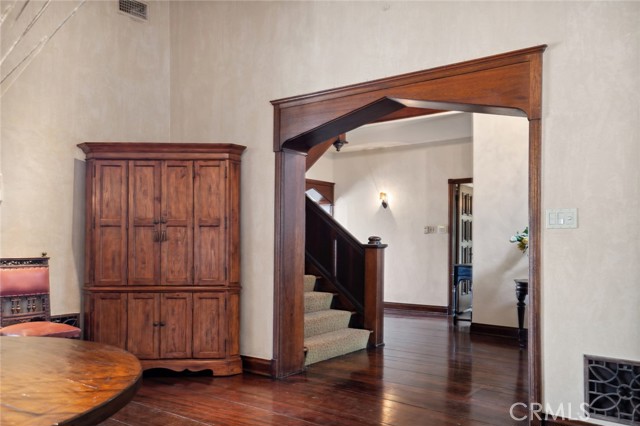 Detail Gallery Image 30 of 74 For 1020 Hillcroft Rd, Glendale,  CA 91207 - 6 Beds | 4/2 Baths