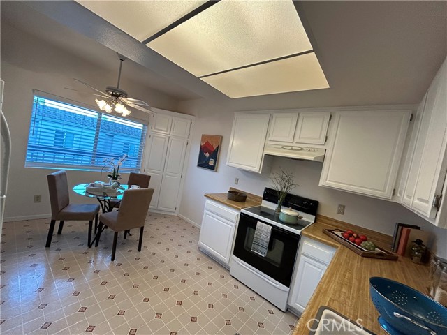 Detail Gallery Image 9 of 20 For 4242 Stansbury Ave #203,  Sherman Oaks,  CA 91423 - 2 Beds | 2 Baths