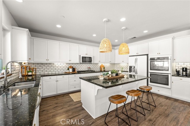 Detail Gallery Image 4 of 70 For 39120 Hidden Creek Ln, Temecula,  CA 92591 - 5 Beds | 3/1 Baths