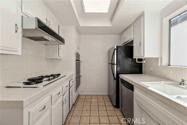 2015 Hillcrest Drive, Hermosa Beach, California 90254, 3 Bedrooms Bedrooms, ,1 BathroomBathrooms,Residential,Sold,Hillcrest,SB22206794