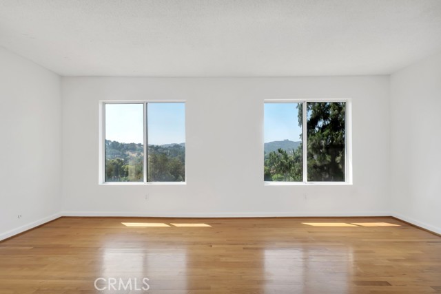 22210 Miston Drive, Woodland Hills CA: https://media.crmls.org/medias/3ed2f5b9-4436-4ce5-a858-0a05684079b9.jpg