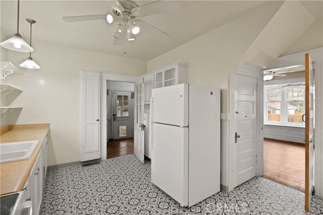 316 W Sacramento Avenue, Chico CA: https://media.crmls.org/medias/3ed3dcea-736a-42bf-82b5-ea2216862d70.jpg