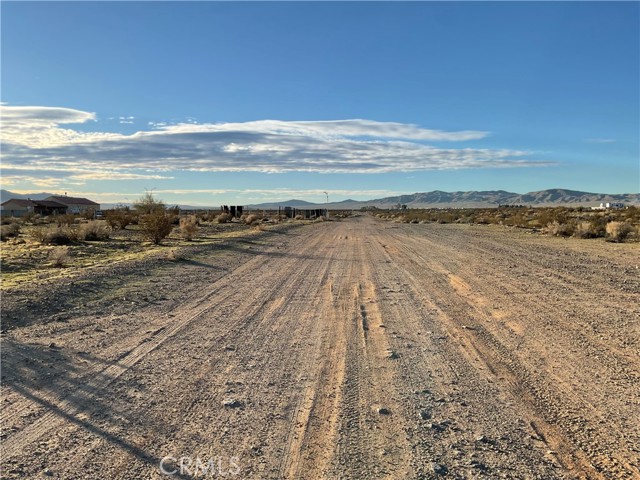 Detail Gallery Image 6 of 7 For 1 Buffalo Trail, Helendale,  CA 92342 - – Beds | – Baths