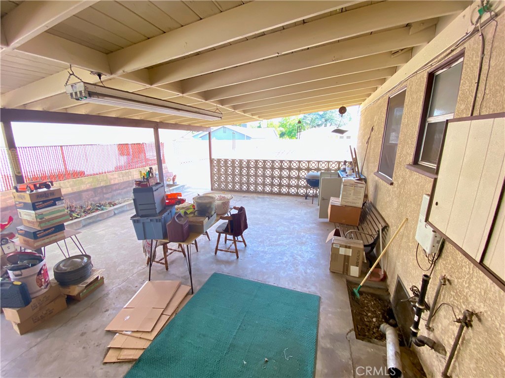 https://media.crmls.org/medias/3ed3e3ea-c7df-4bcb-8fba-c9f389f13b70.jpg?preset=X-Large