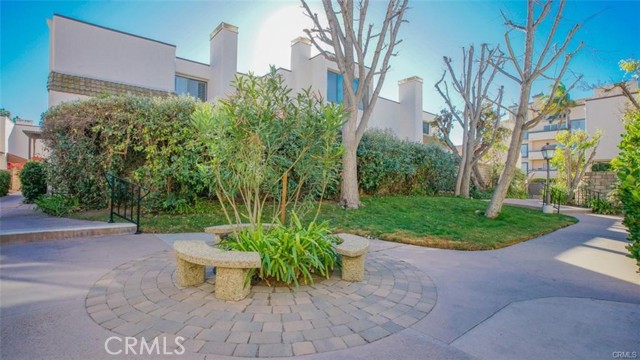 Detail Gallery Image 21 of 24 For 5243 Yarmouth #31,  Encino,  CA 91316 - 3 Beds | 2/1 Baths