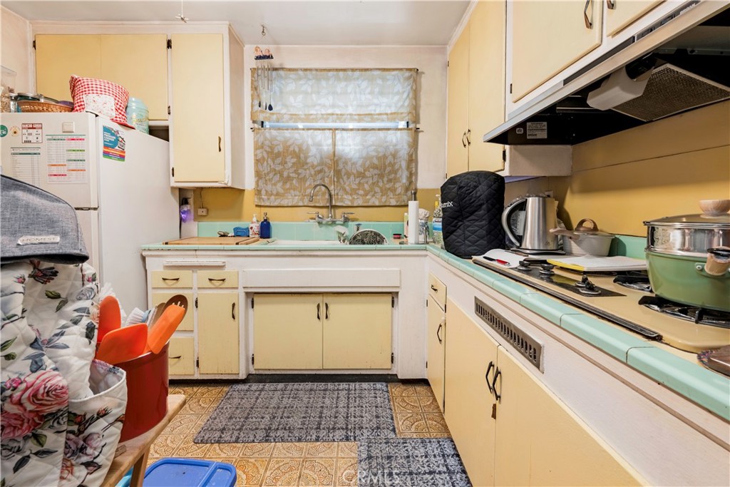 https://media.crmls.org/medias/3ed69bcb-43ce-4ab9-8314-432787e33062.jpg?preset=X-Large