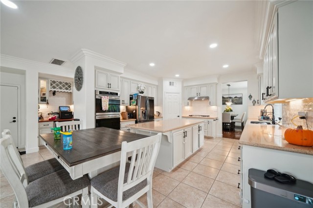 Detail Gallery Image 13 of 60 For 13420 Running Deer Cir, Corona,  CA 92880 - 5 Beds | 3/1 Baths