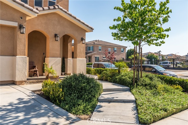 691 Lourdes Lane, Rialto CA: https://media.crmls.org/medias/3ed72020-e314-49cc-bfbc-1ca16e2889b1.jpg