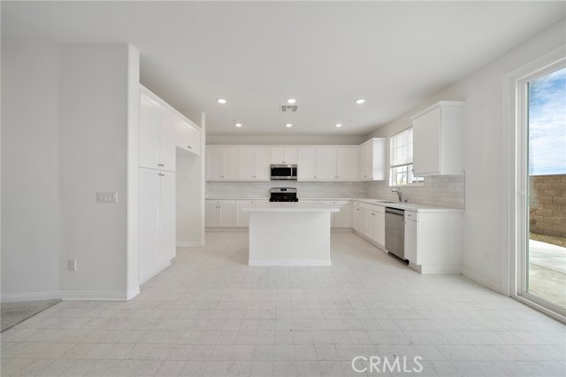 Detail Gallery Image 14 of 44 For 13463 Chimayo Street, Victorville,  CA 92392 - 4 Beds | 3 Baths