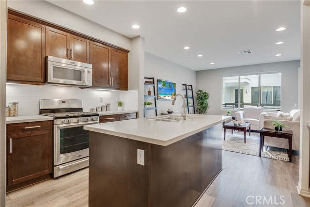 Detail Gallery Image 38 of 60 For 12921 Mission Avenue #102,  Hawthorne,  CA 90250 - 2 Beds | 2/1 Baths